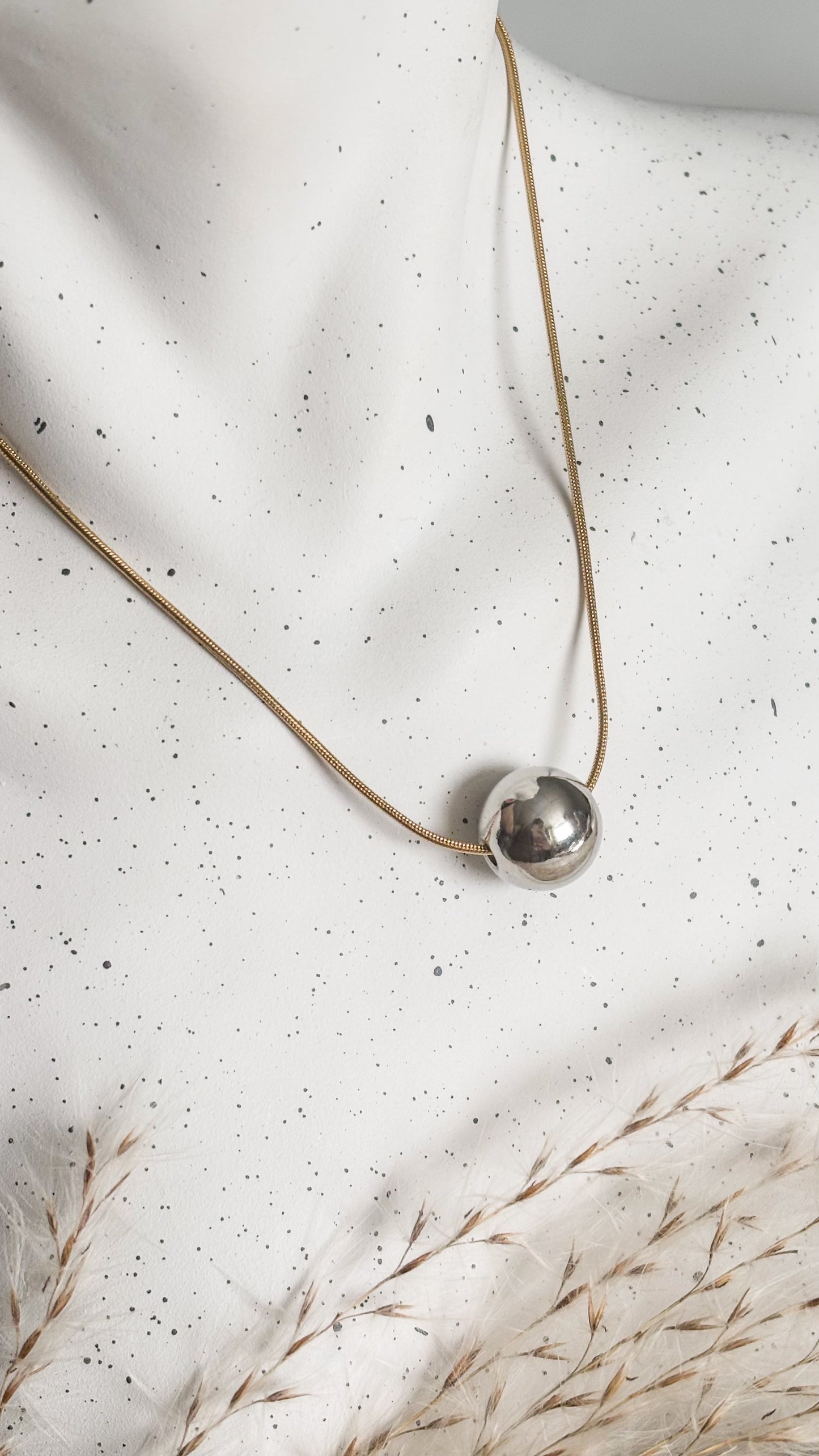 Esfera Necklace