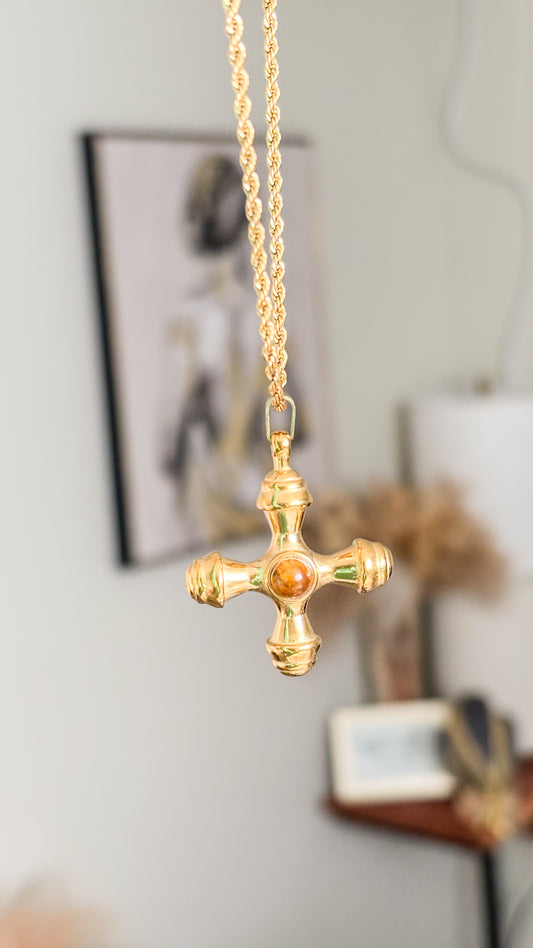 Maé Cross Necklace