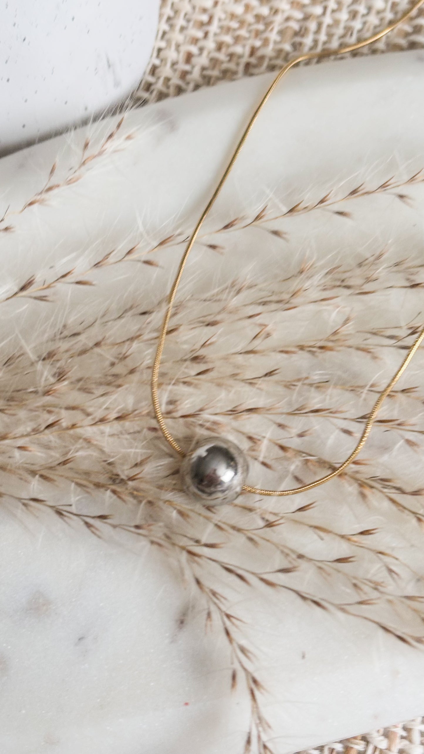 Esfera Necklace