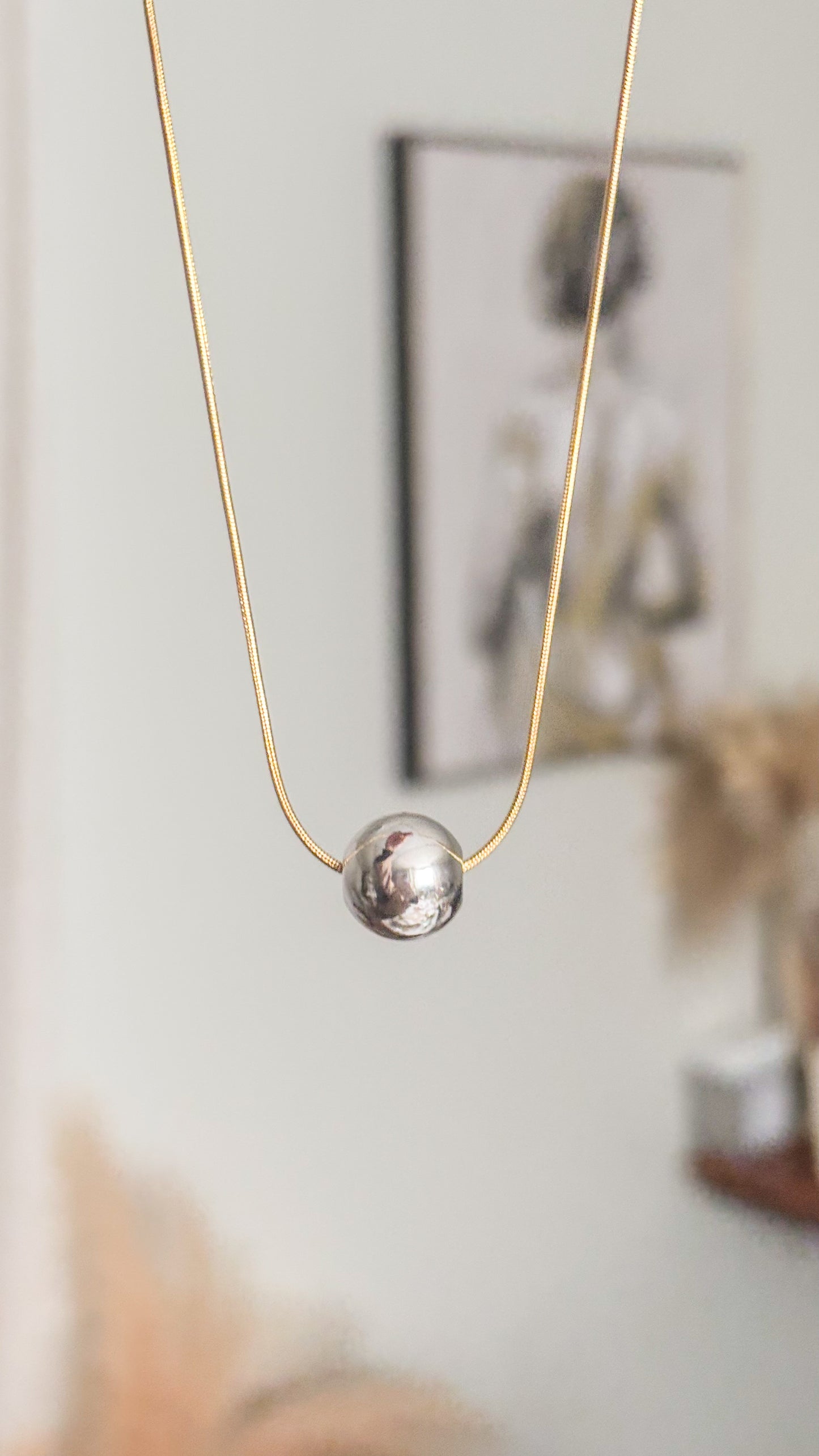 Esfera Necklace