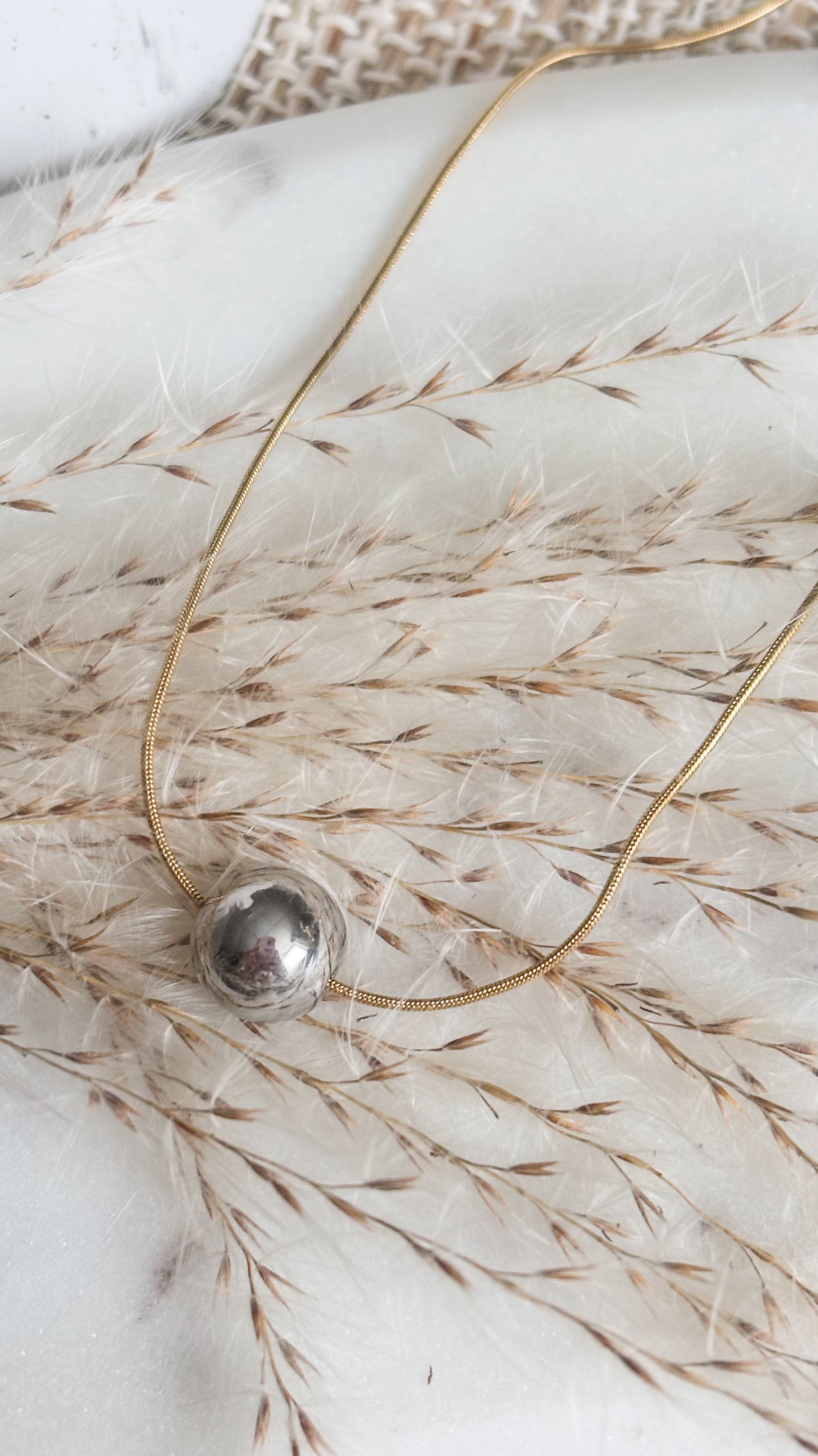 Esfera Necklace