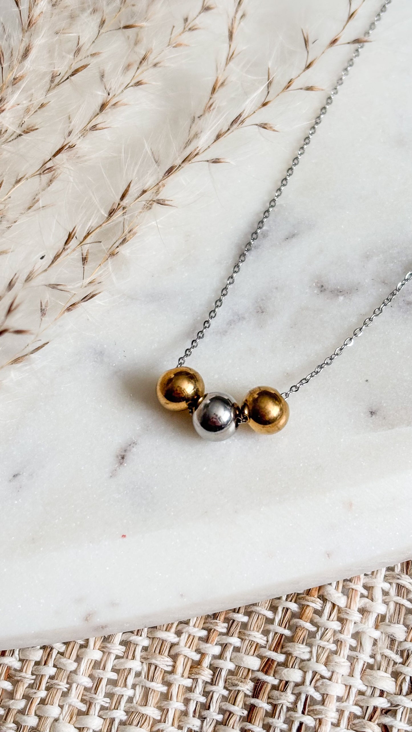 Minis Esferas Necklace