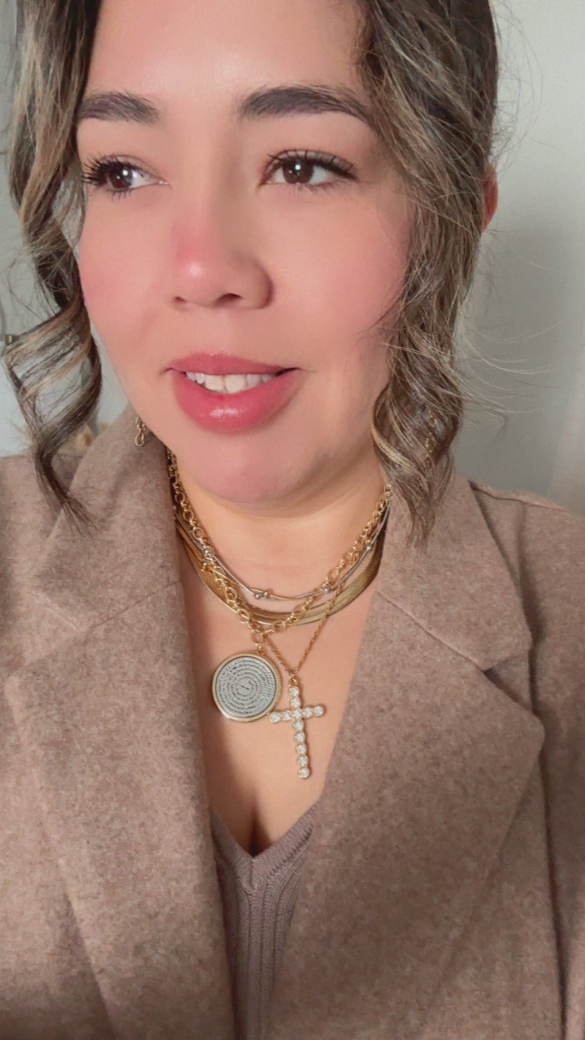 Cruz Luz Divina Necklace