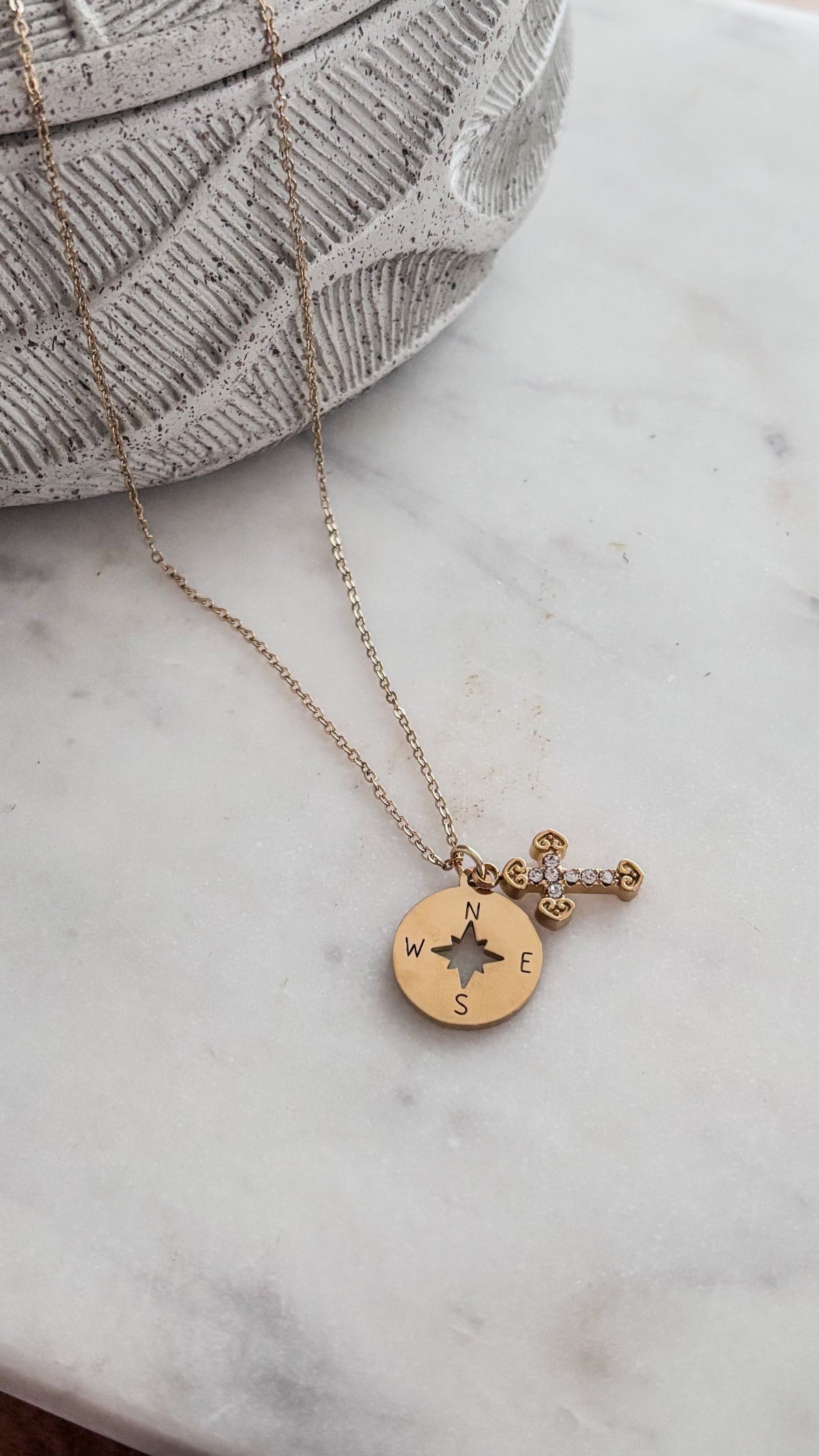 Dios mi Guía Necklace