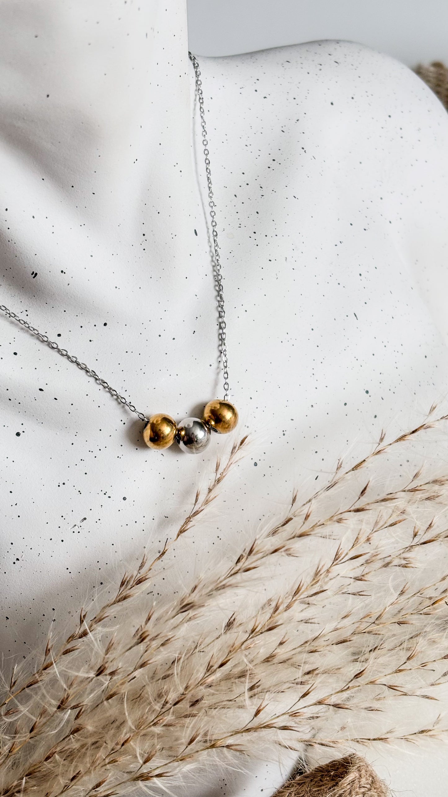 Minis Esferas Necklace