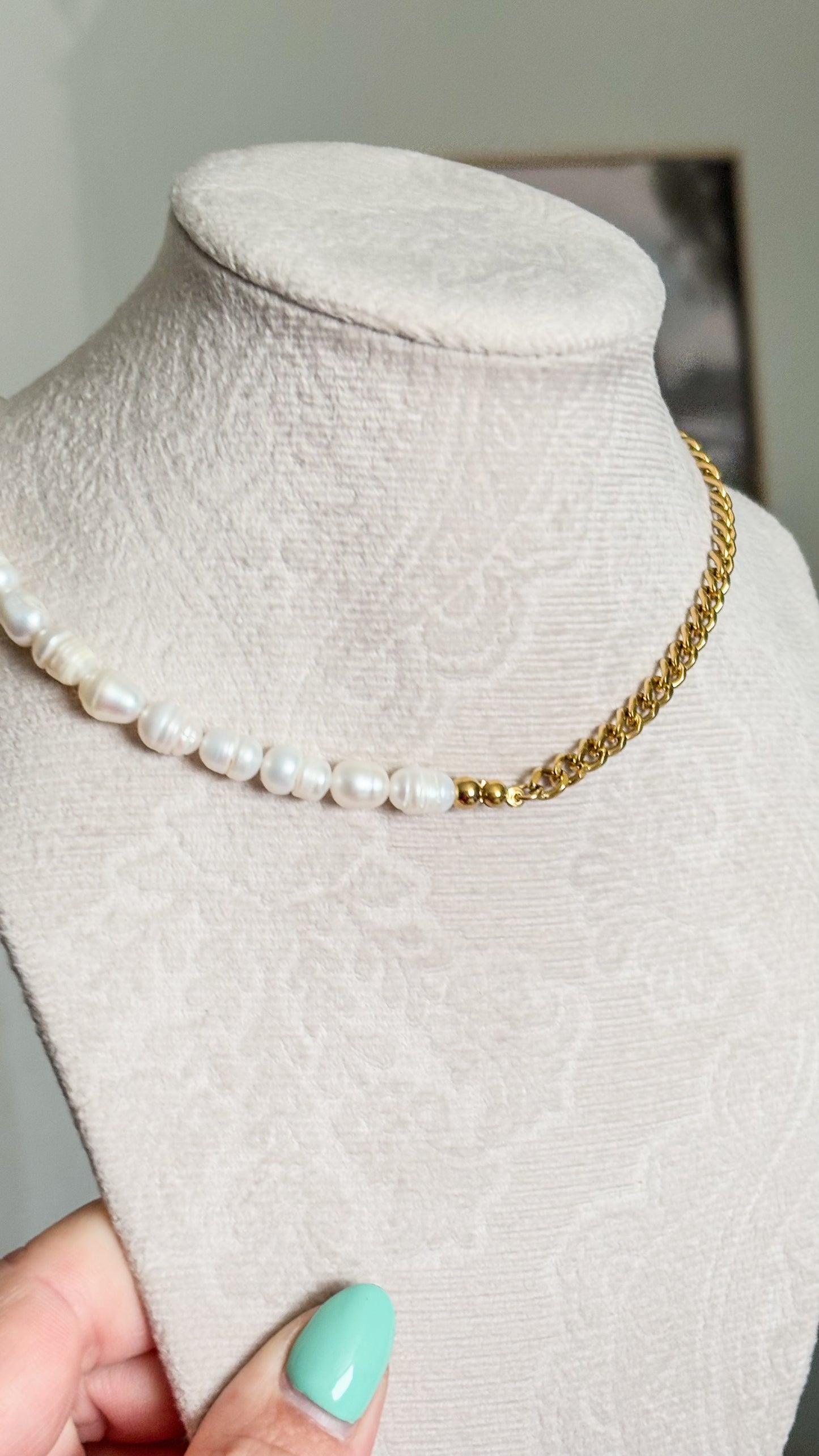 Perlas Necklace