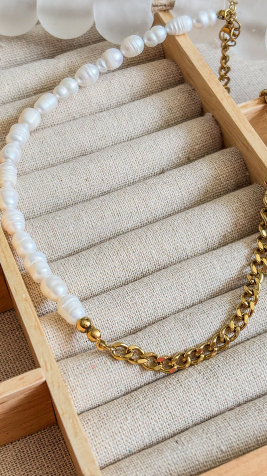 Perlas Necklace