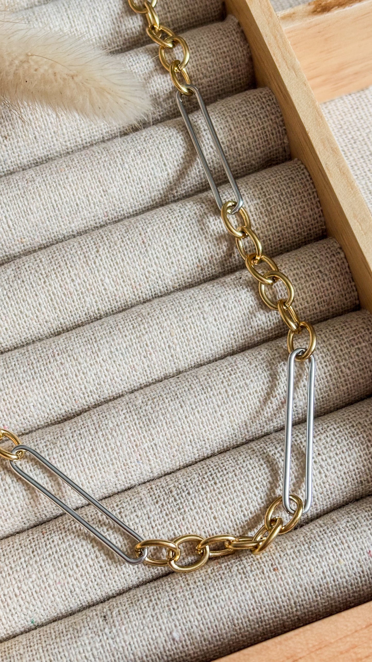 Lía Necklace