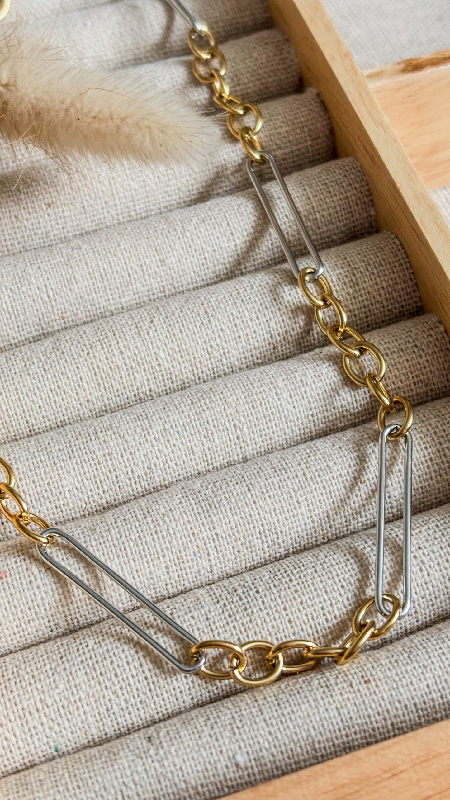 Lía Necklace