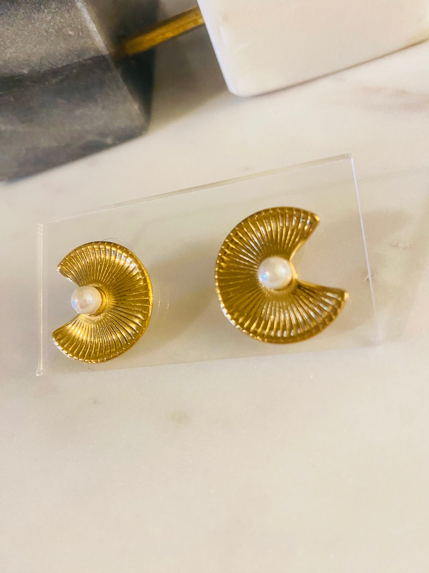 Carol Pearl Earrings