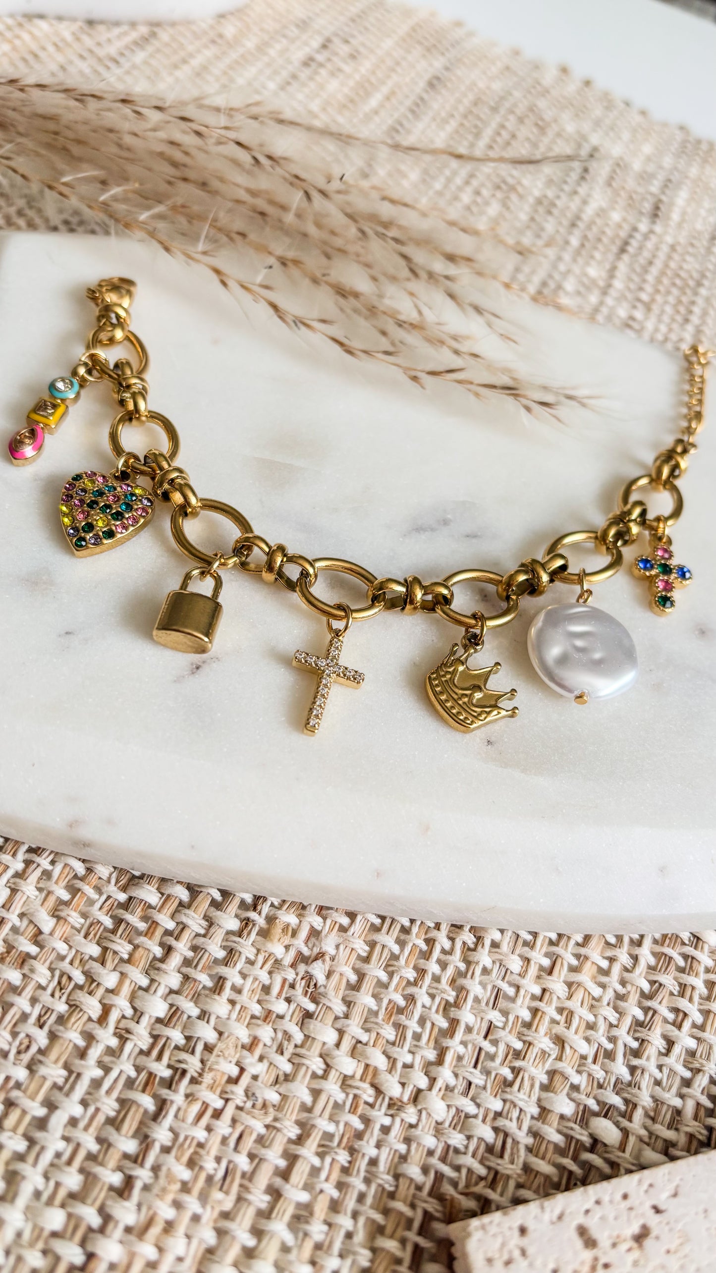 Guardada por su Amor Bracelet