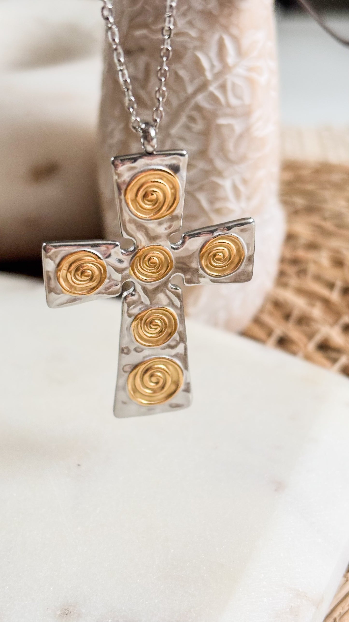 Bajo Su Cuidado Necklace