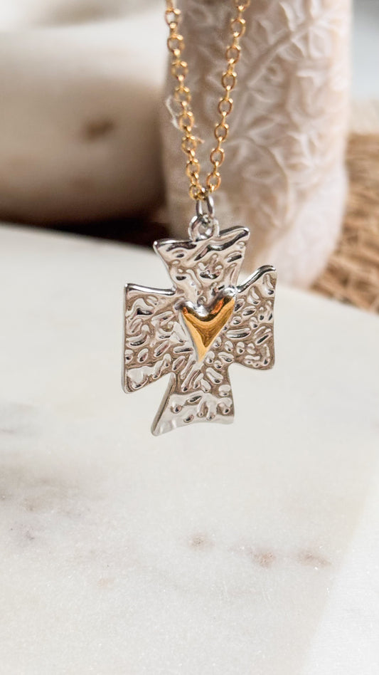 Eterno Amor Necklace