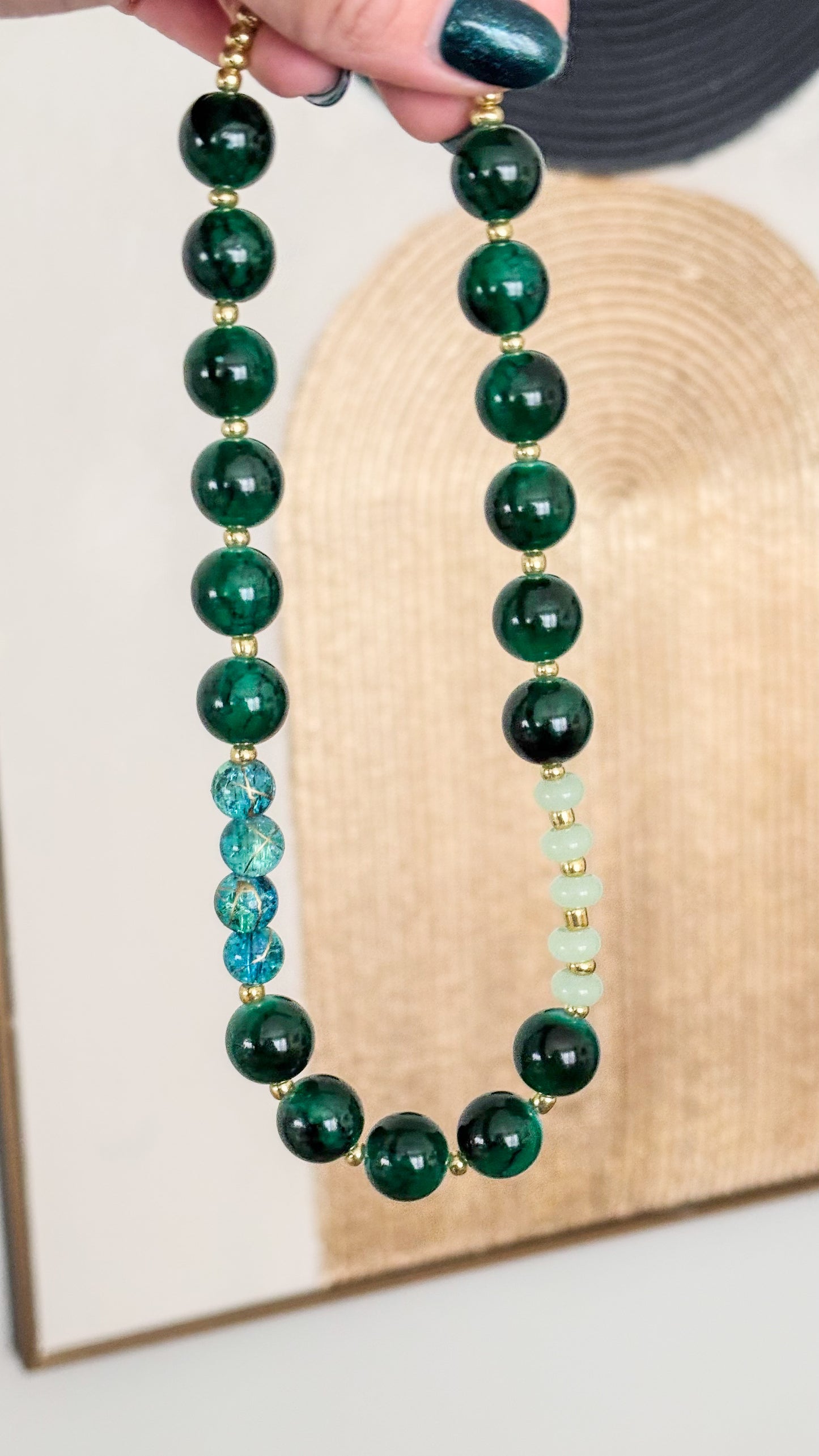 💎 Christmas Crystals Necklace — Holiday Edition