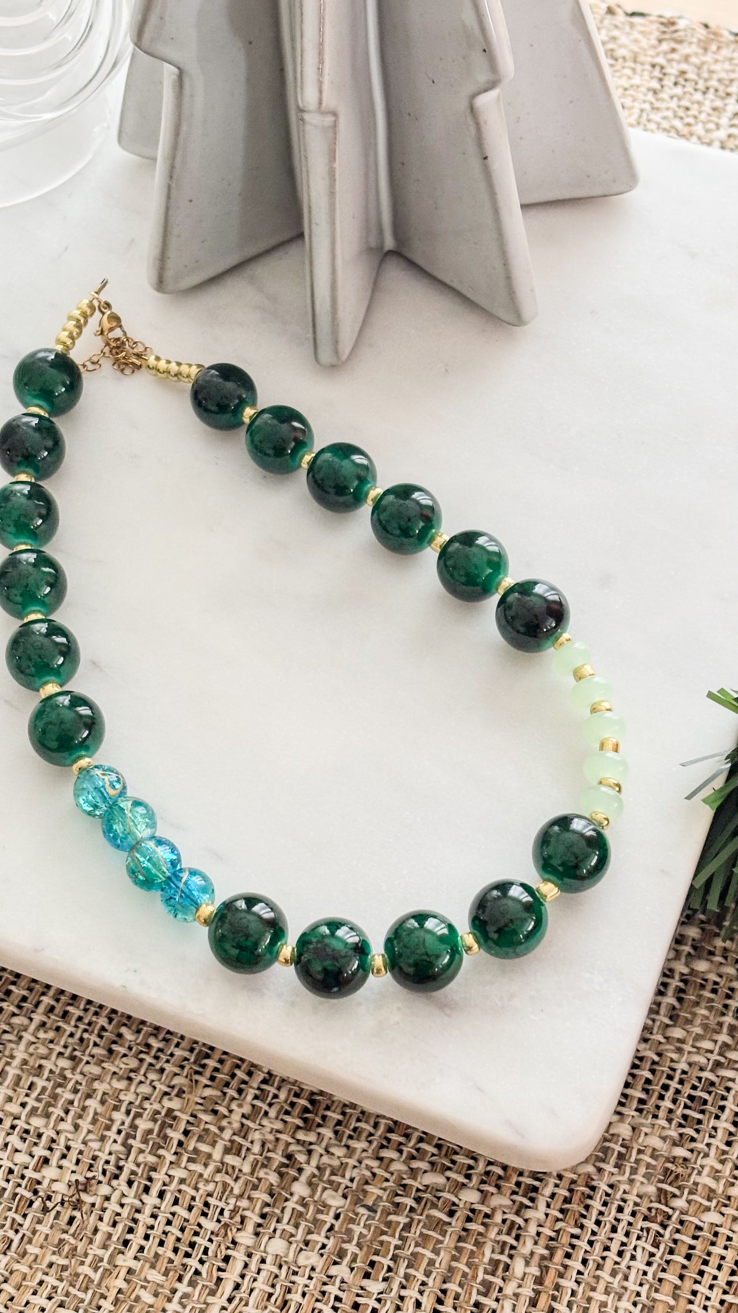 💎 Christmas Crystals Necklace — Holiday Edition