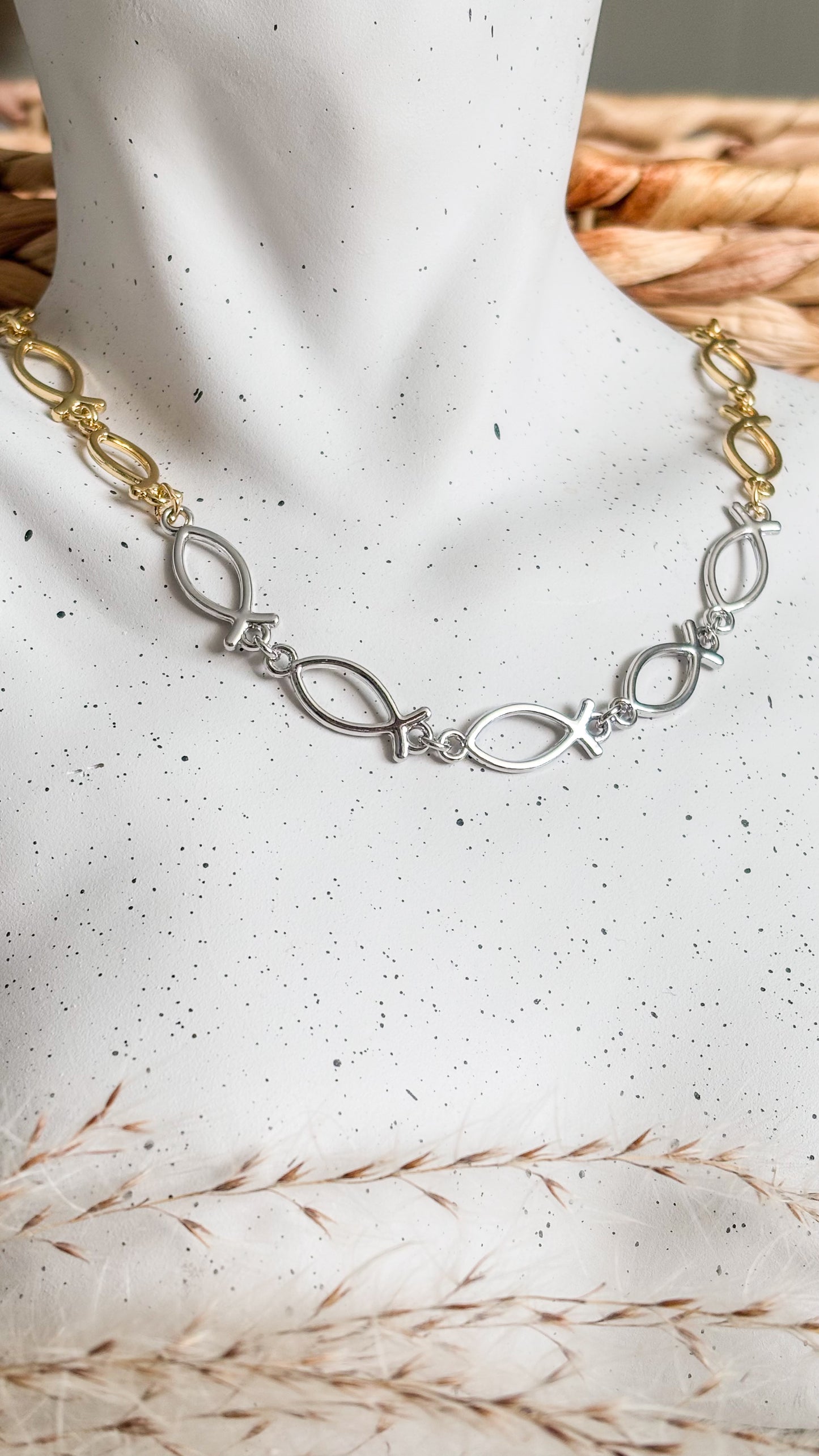 Pescador de Fé Necklace