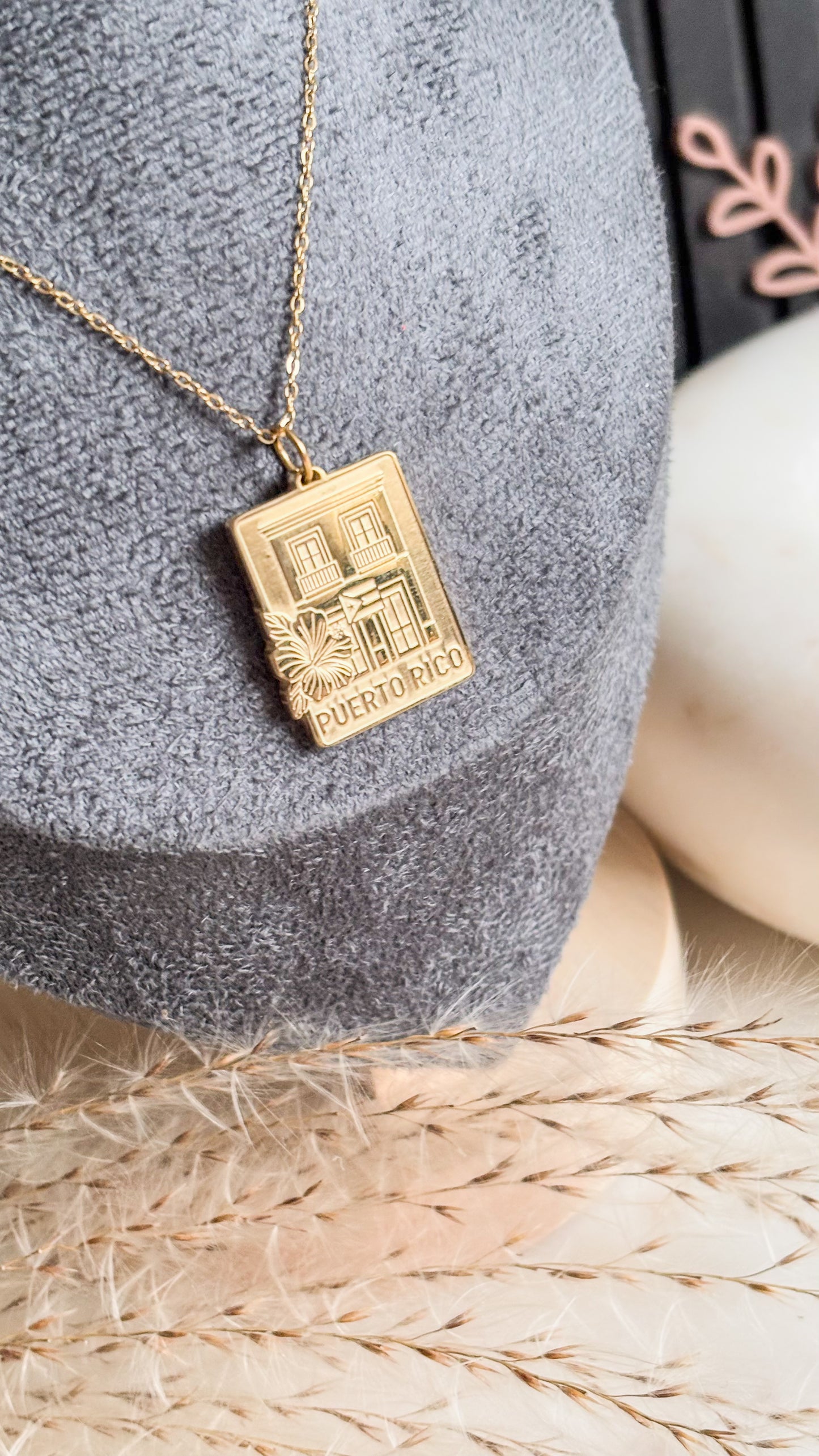 Mi Casita Necklace Gold