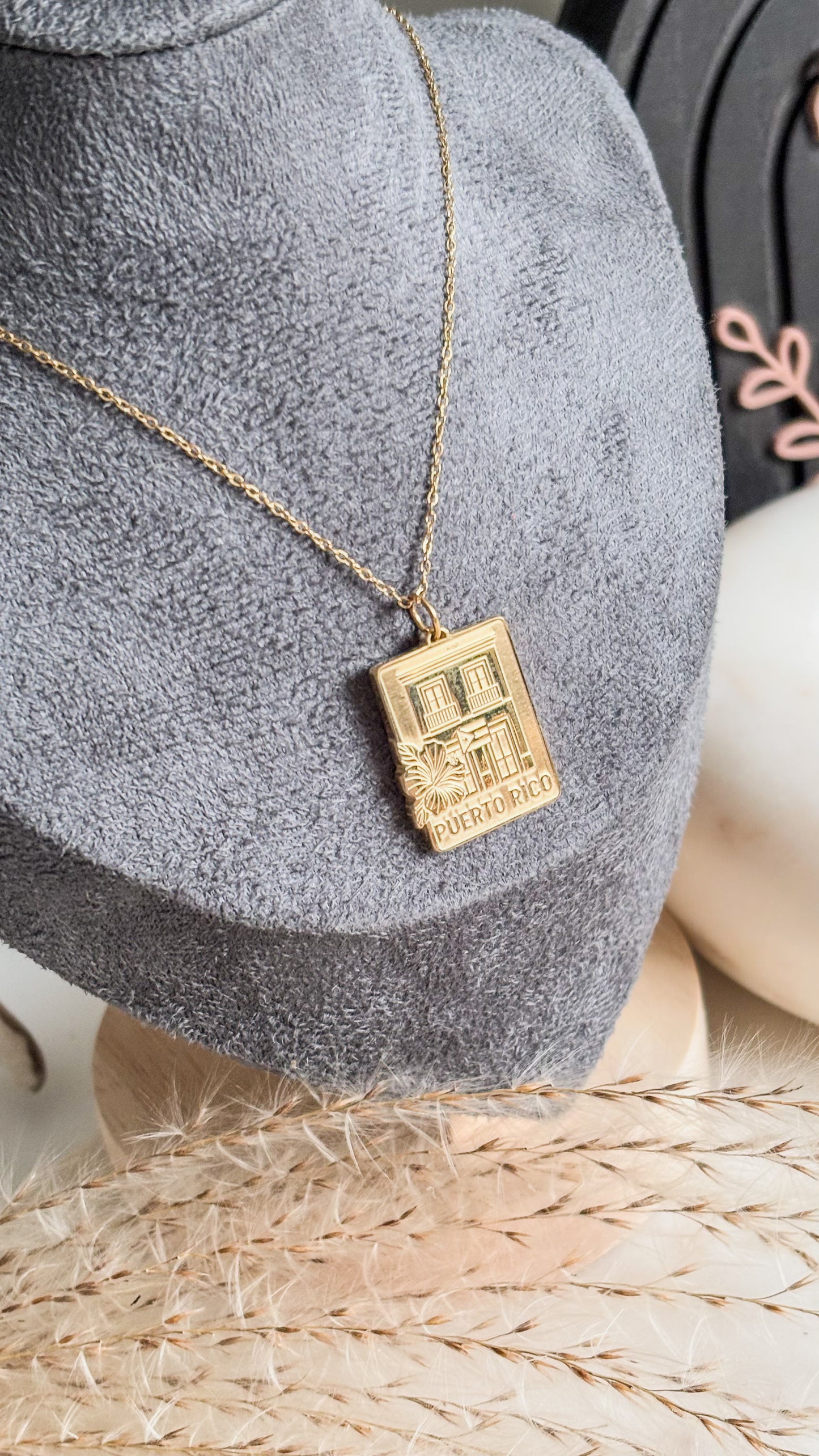Mi Casita Necklace Gold