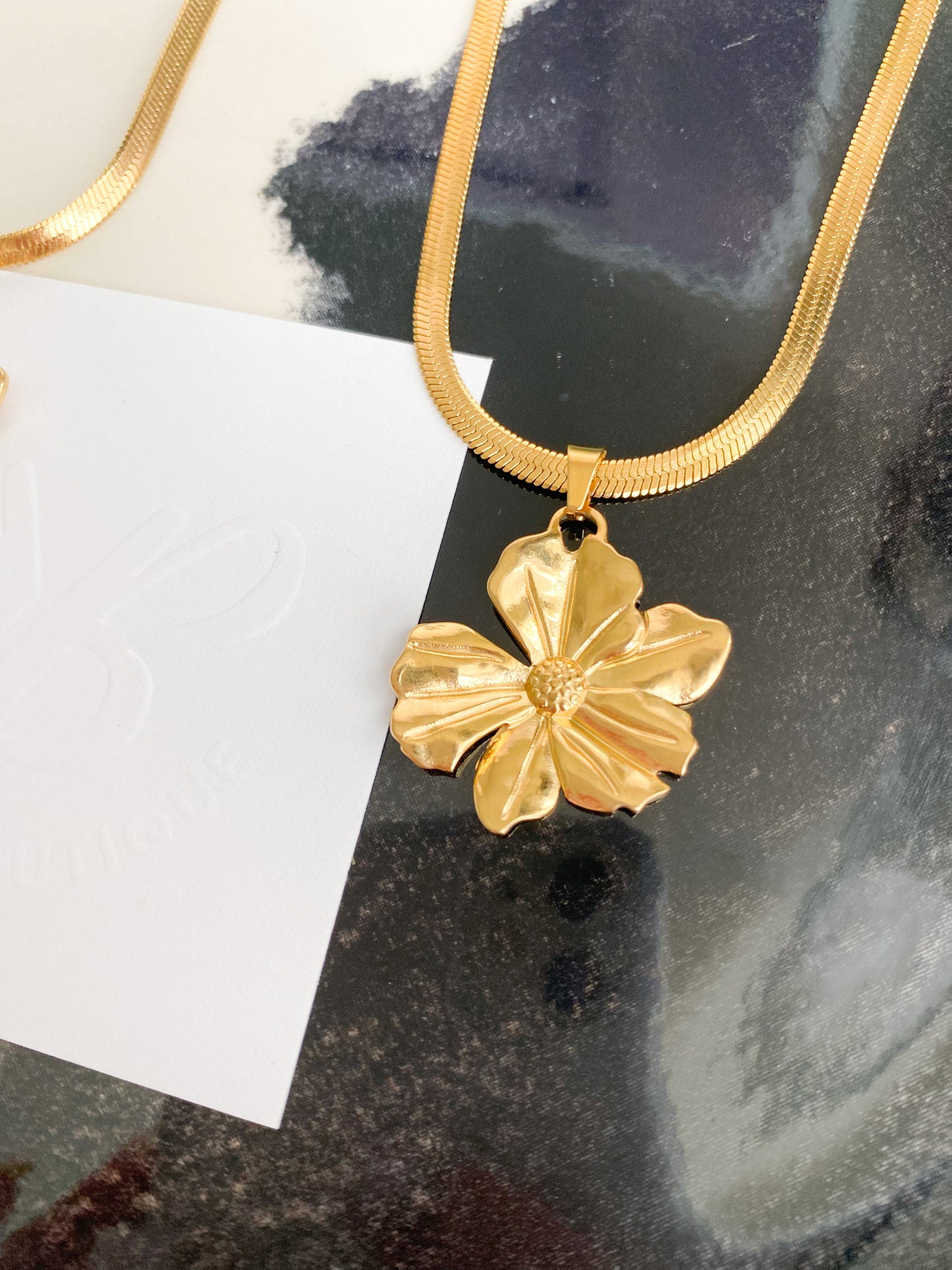 Flor Necklace