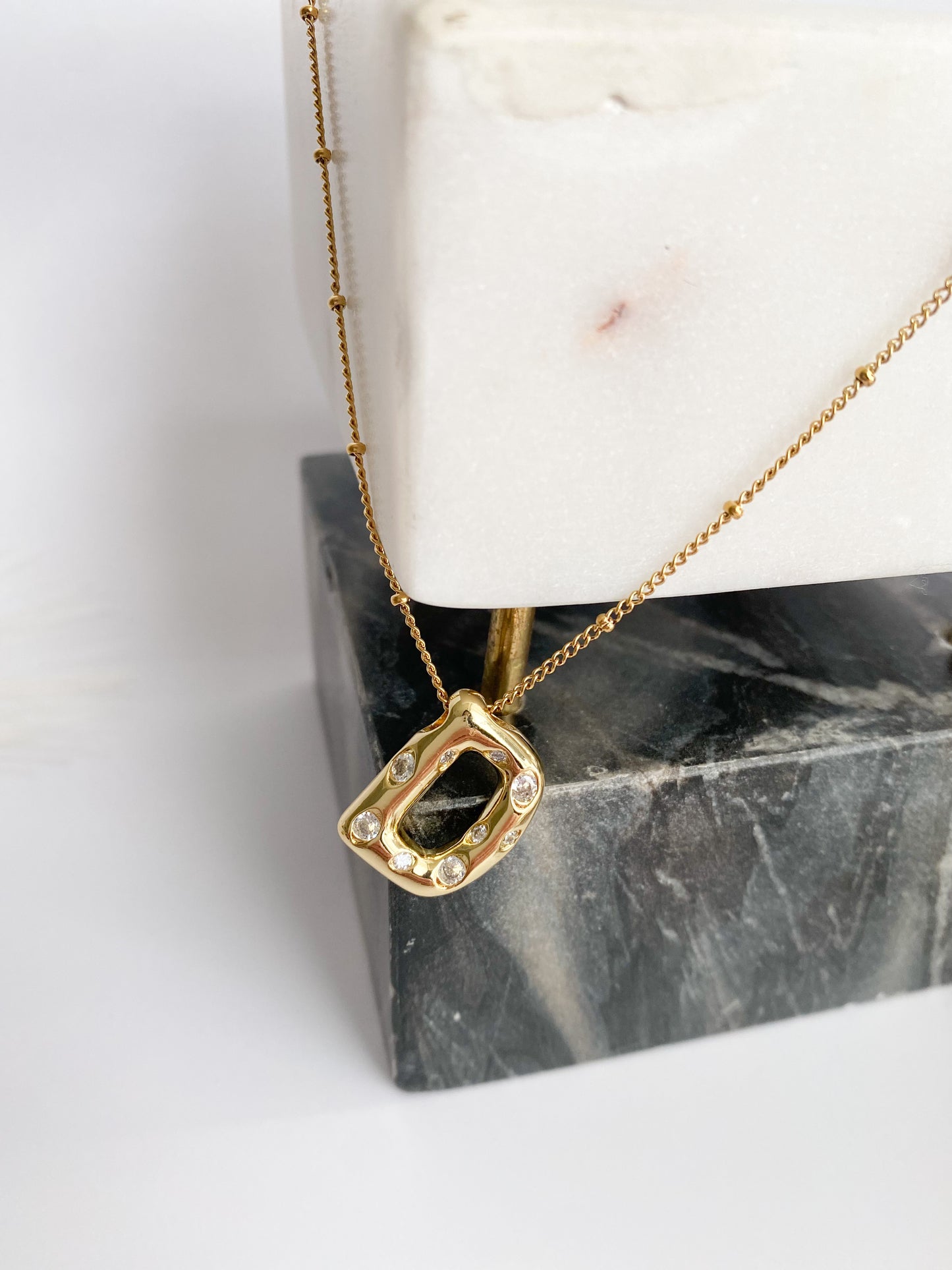 Cristal Bubble Initial Necklace