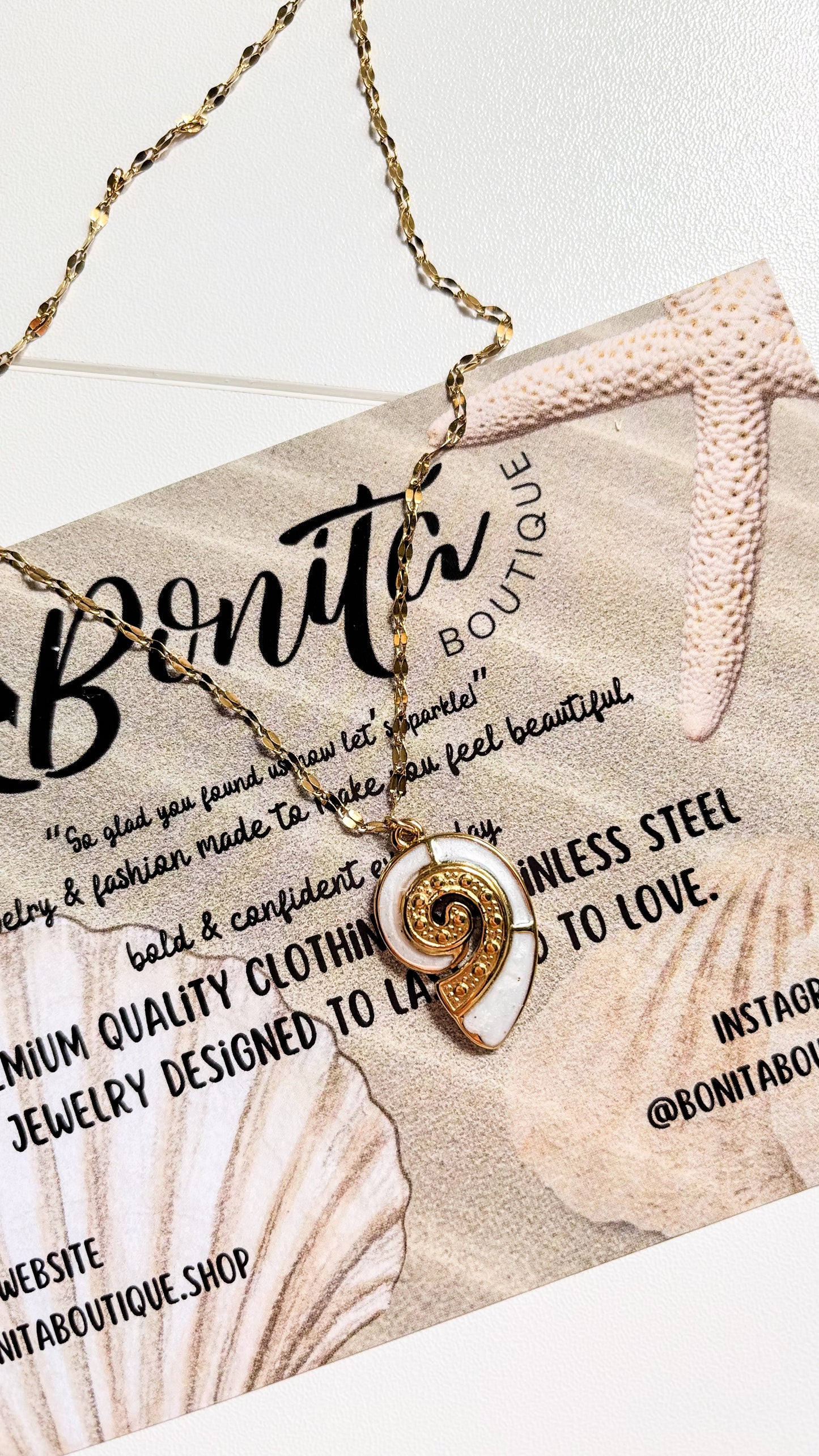 SUMMER SHELL NECKLACE