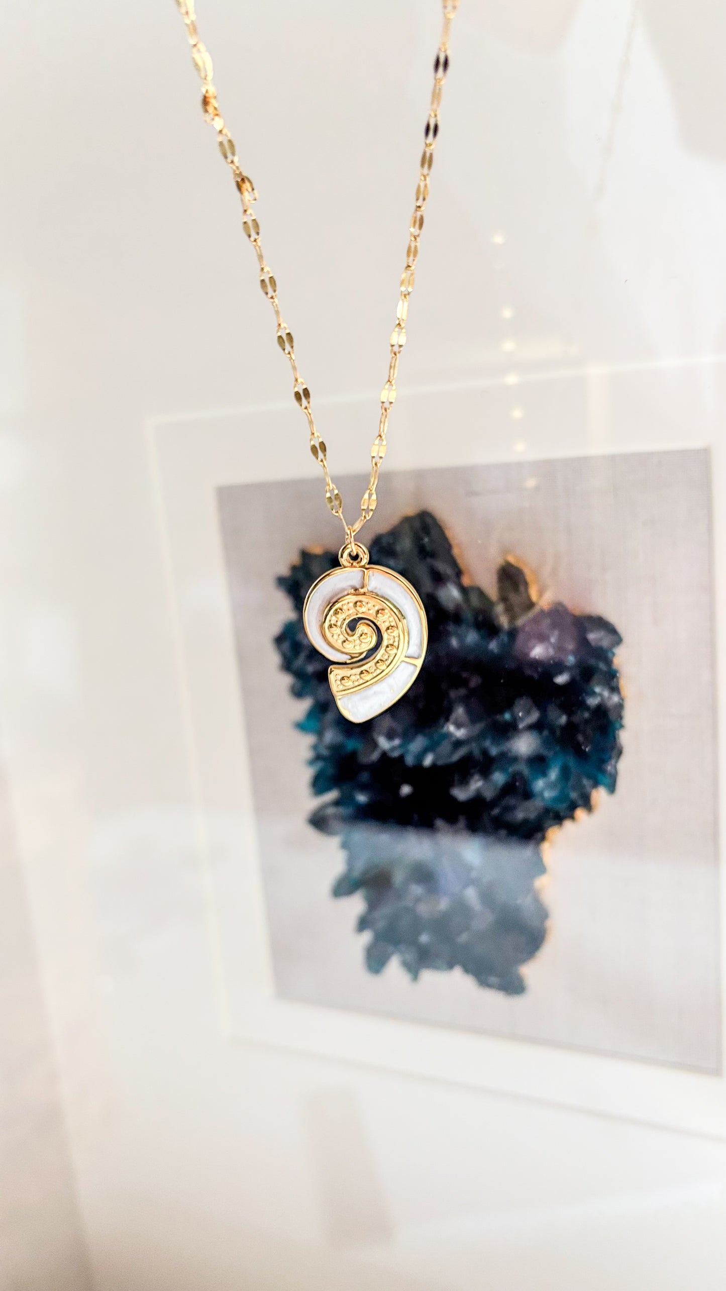 SUMMER SHELL NECKLACE