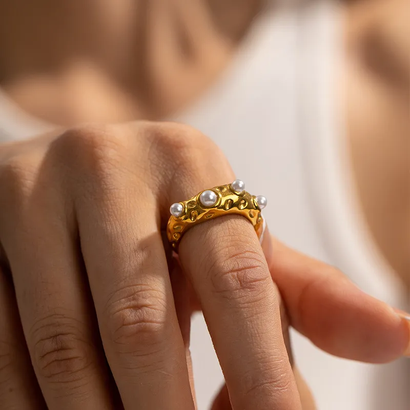 Victoria Eleganza Ring