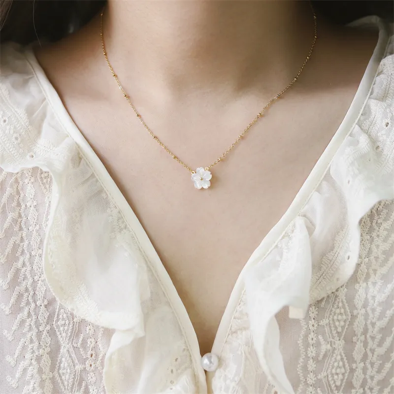 Daisi Necklace